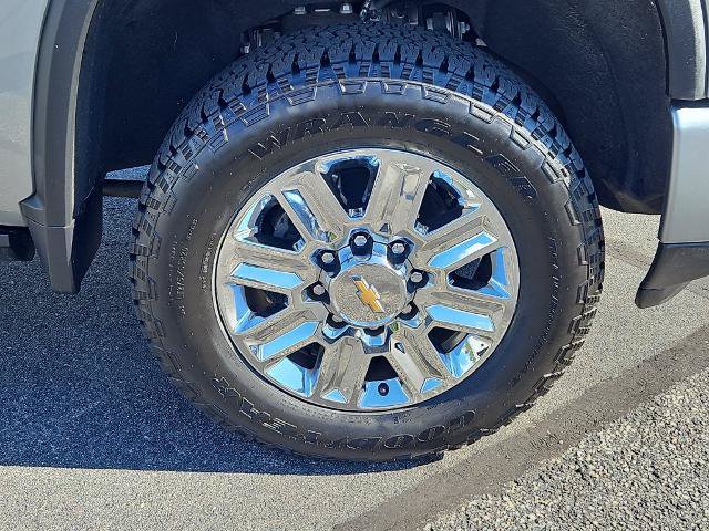 Used 2024 Chevrolet Silverado 2500 High Country w/ High Country Premium Package AWD/4WD image 4