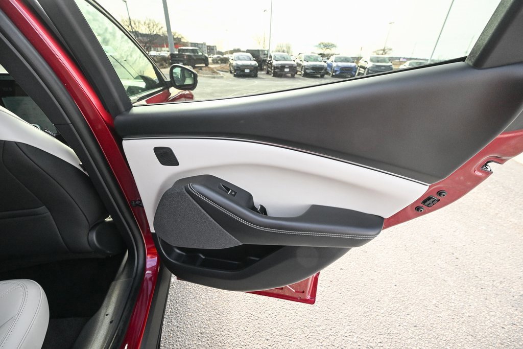 Certified 2025 Ford Mustang Mach-E Premium image 33