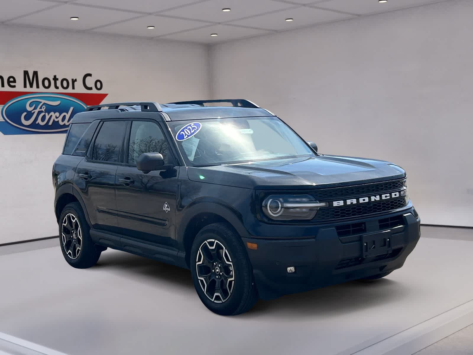 Certified 2025 Ford Bronco Sport Outer Banks w/ Outer Banks Tech Package+ AWD/4WD image 3