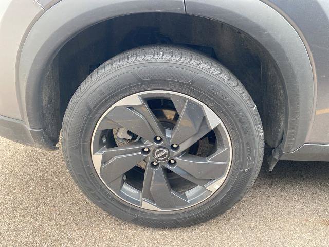 Used 2025 Nissan Rogue SV AWD/4WD image 9