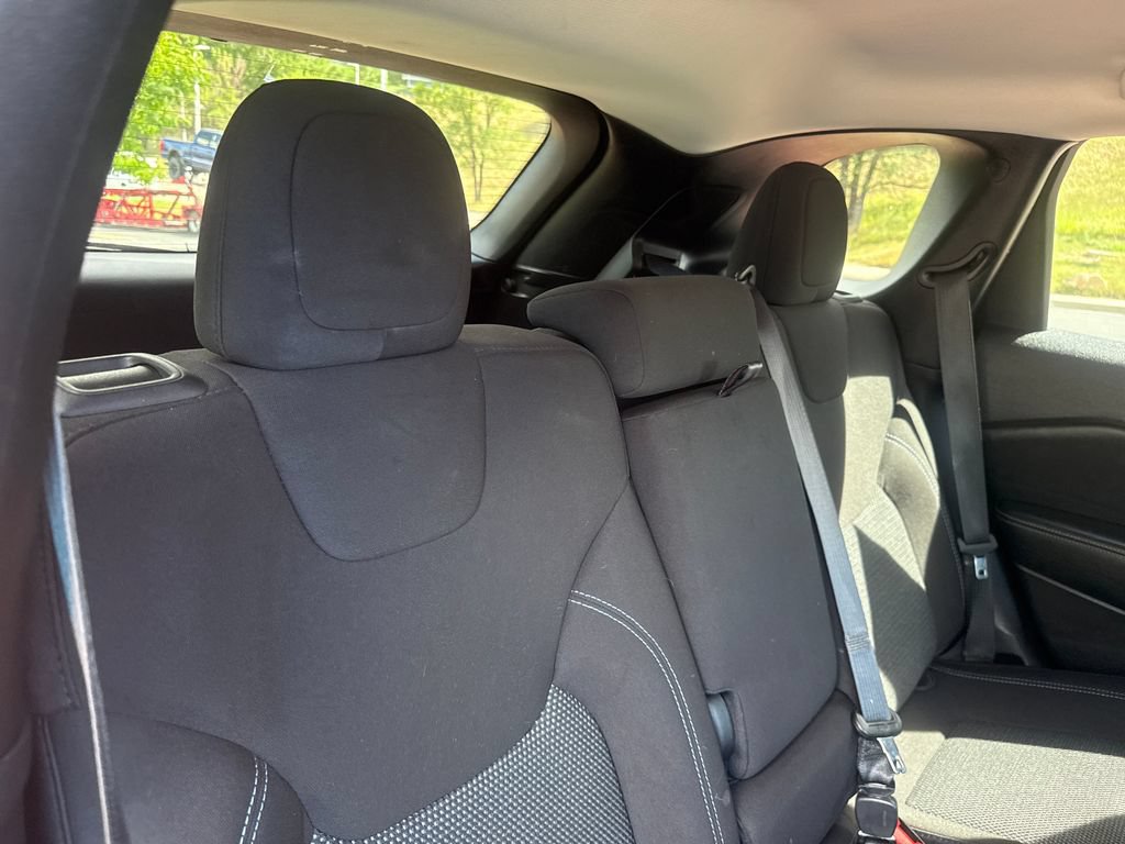 Used 2021 Jeep Cherokee Latitude FWD image 25