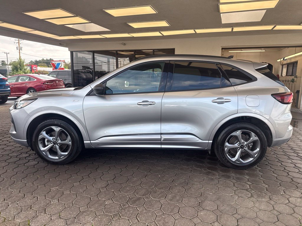 Certified 2024 Ford Escape ST-Line w/ Tech Pack #1 AWD/4WD image 9
