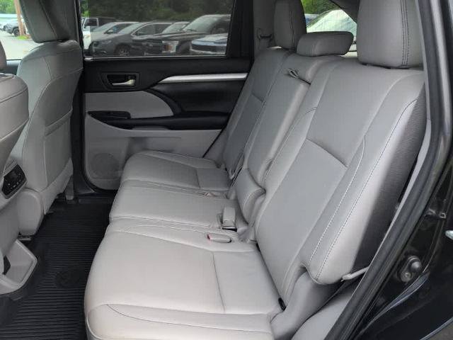 Used 2018 Toyota Highlander XLE AWD/4WD image 15