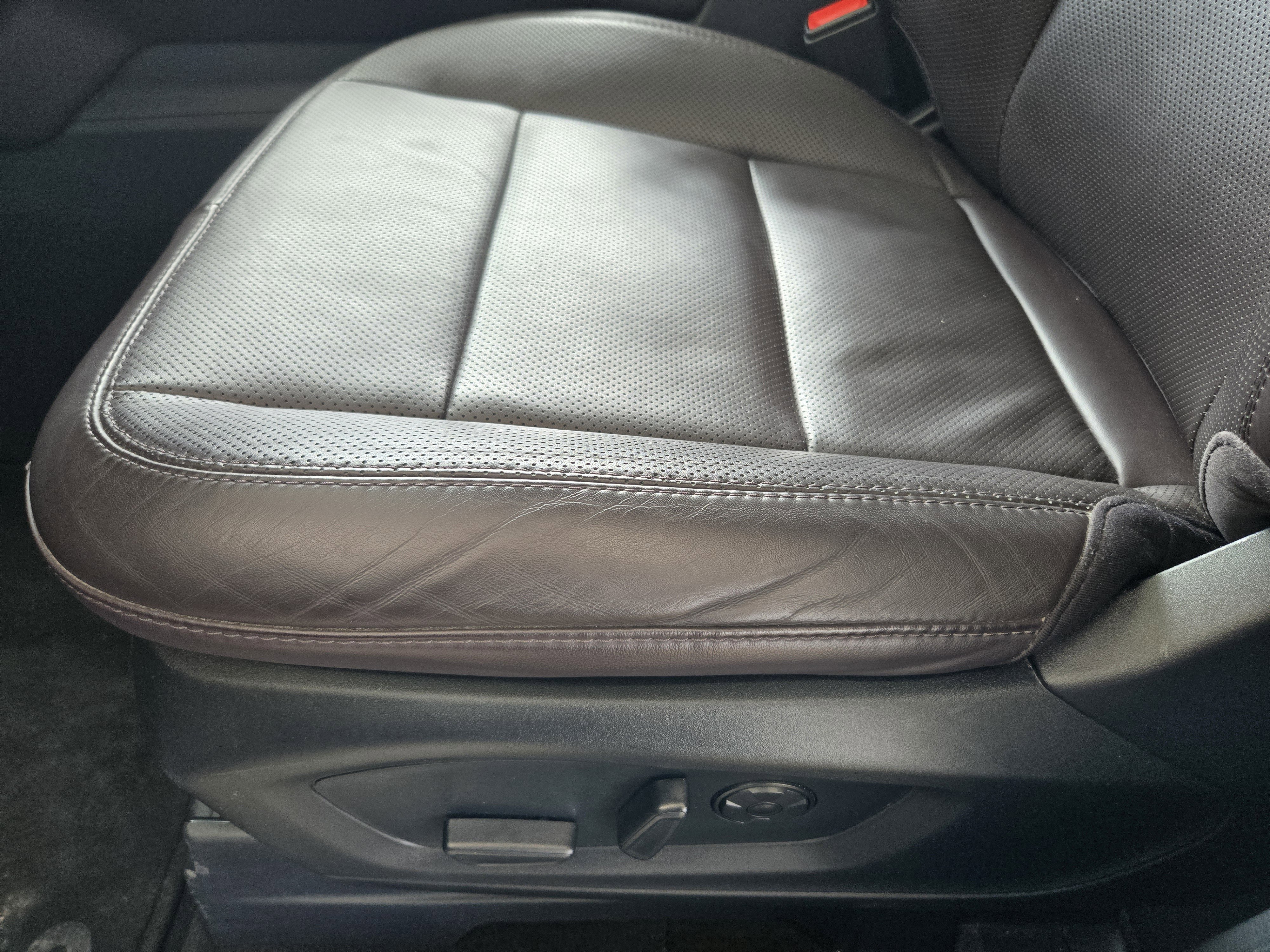 Certified 2025 Ford Explorer Platinum w/ LUX Leather Package AWD/4WD image 19