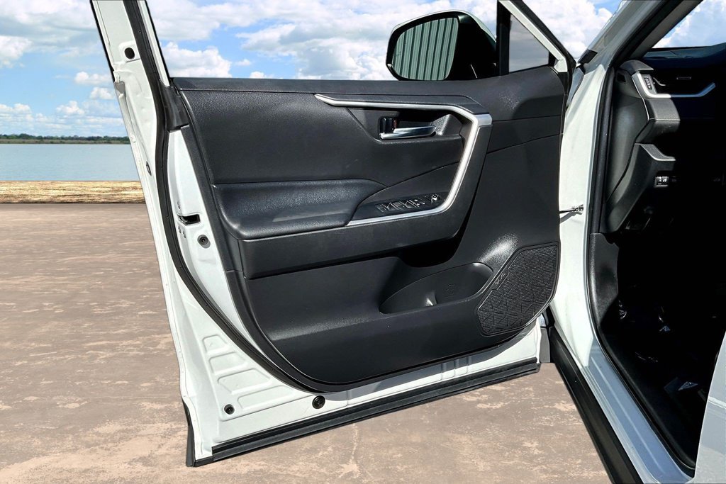 Used 2022 Toyota RAV4 XLE Premium FWD image 22
