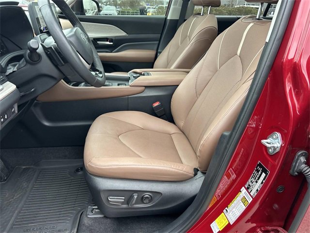 Used 2024 Toyota Grand Highlander Platinum image 34