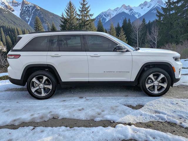 Used 2025 Jeep Grand Cherokee Limited w/ Luxury Tech Group II image 2