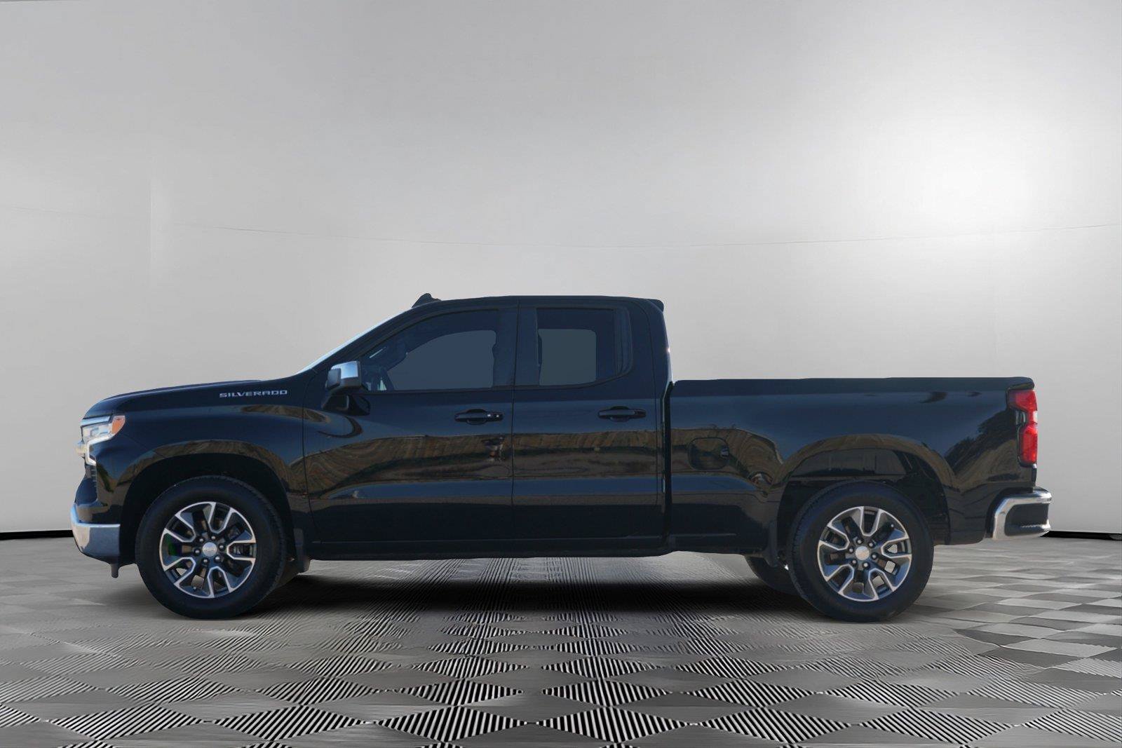 Used 2024 Chevrolet Silverado 1500 LT RWD image 7