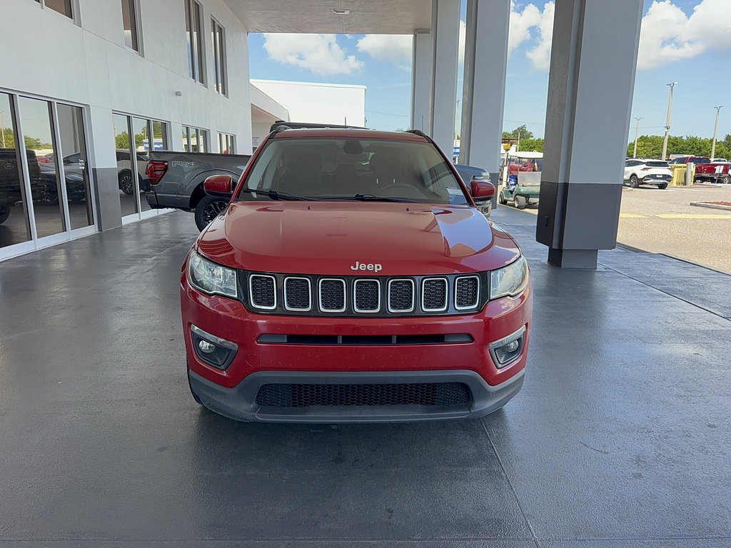 Used 2018 Jeep Compass Latitude FWD image 3