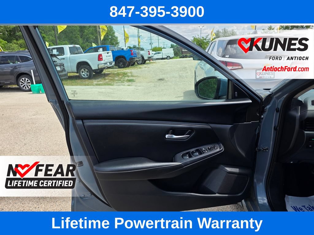 Used 2024 Nissan Sentra SV FWD image 12