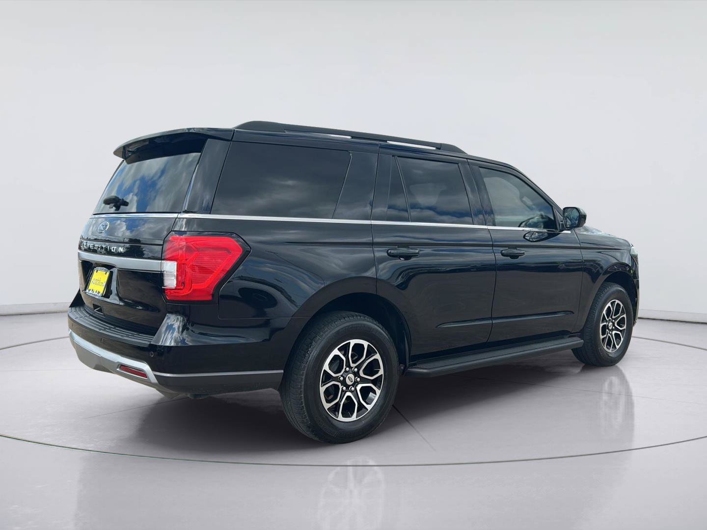 Certified 2024 Ford Expedition XLT RWD image 4