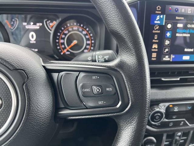 Used 2025 Jeep Gladiator Sport AWD/4WD image 18