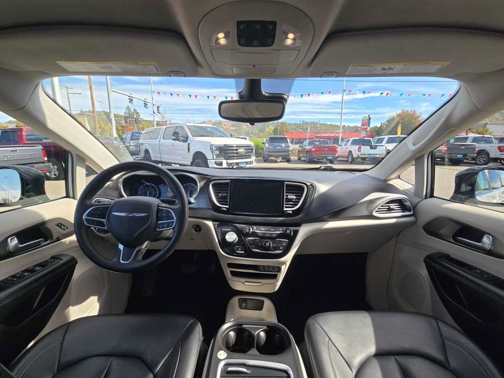 Used 2024 Chrysler Pacifica Touring-L FWD image 15