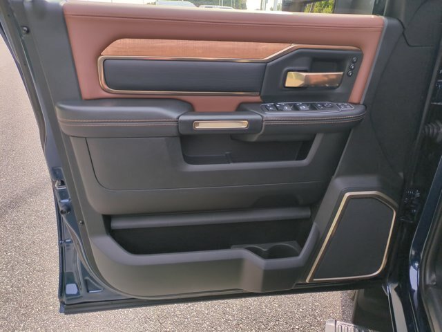 Used 2024 RAM 3500 Limited AWD/4WD image 13