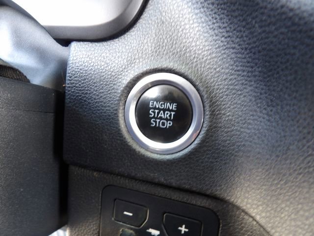 Used 2022 Toyota Tundra SR5 w/ SR5 Convenience Package AWD/4WD image 18