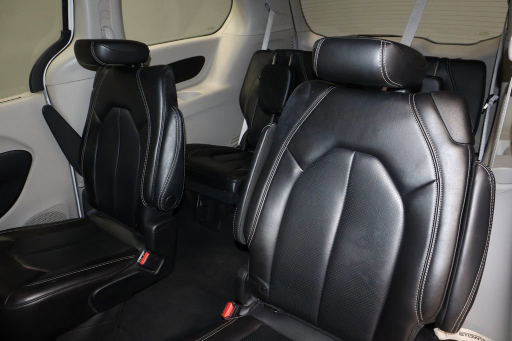 Used 2023 Chrysler Pacifica Touring-L image 22