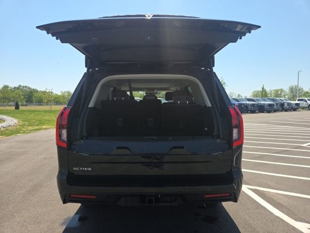 Certified 2025 Ford Expedition Active AWD/4WD image 10