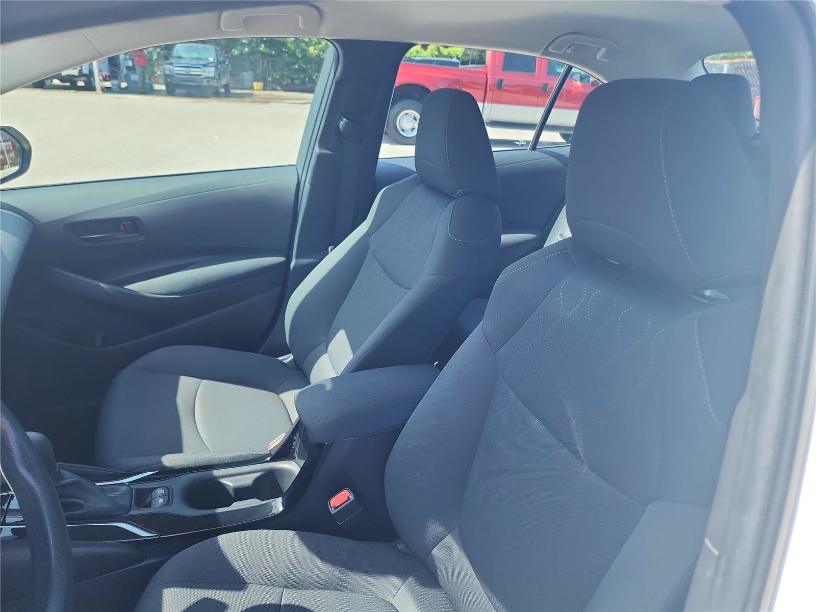 Used 2022 Toyota Corolla LE FWD image 13