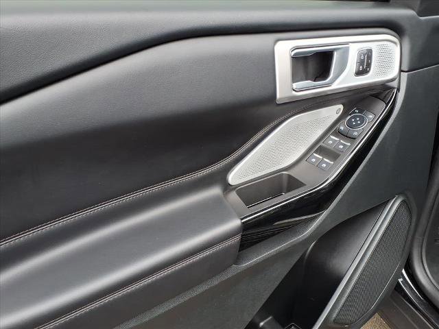 Certified 2023 Ford Explorer Platinum w/ Technology Package image 9