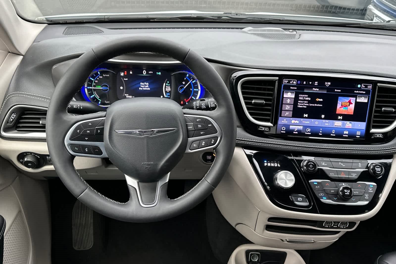 Used 2024 Chrysler Pacifica Select image 15