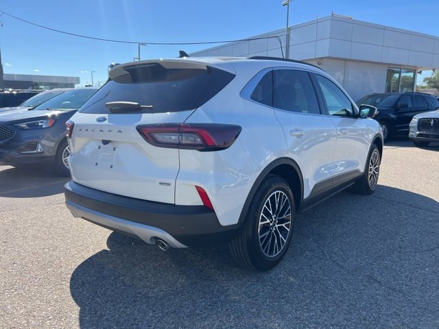 Certified 2025 Ford Escape SE image 2