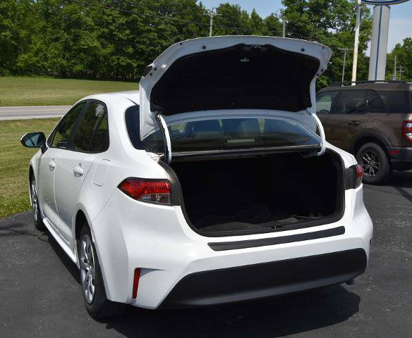 Used 2023 Toyota Corolla LE FWD image 9