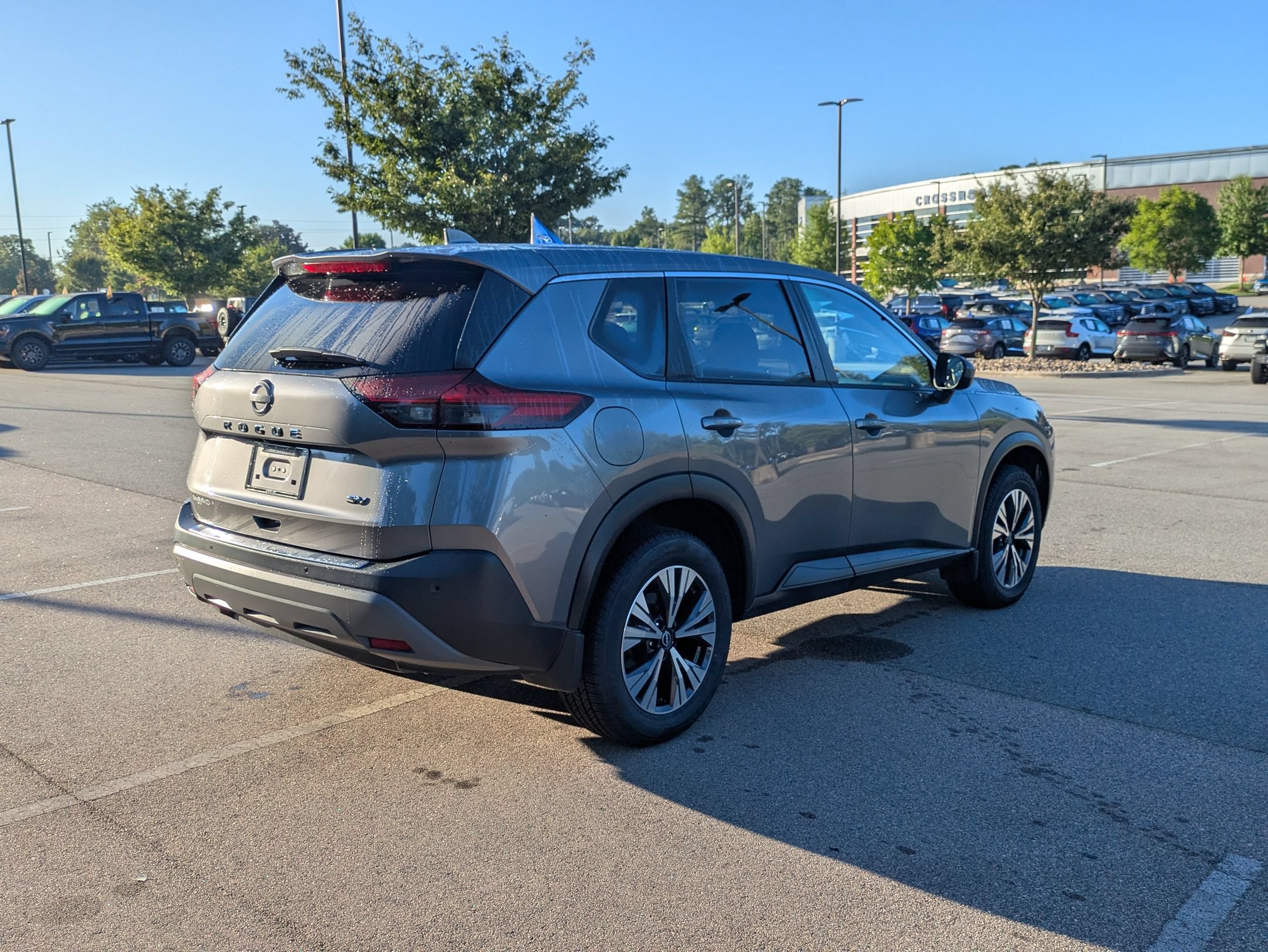 Used 2023 Nissan Rogue SV FWD image 4