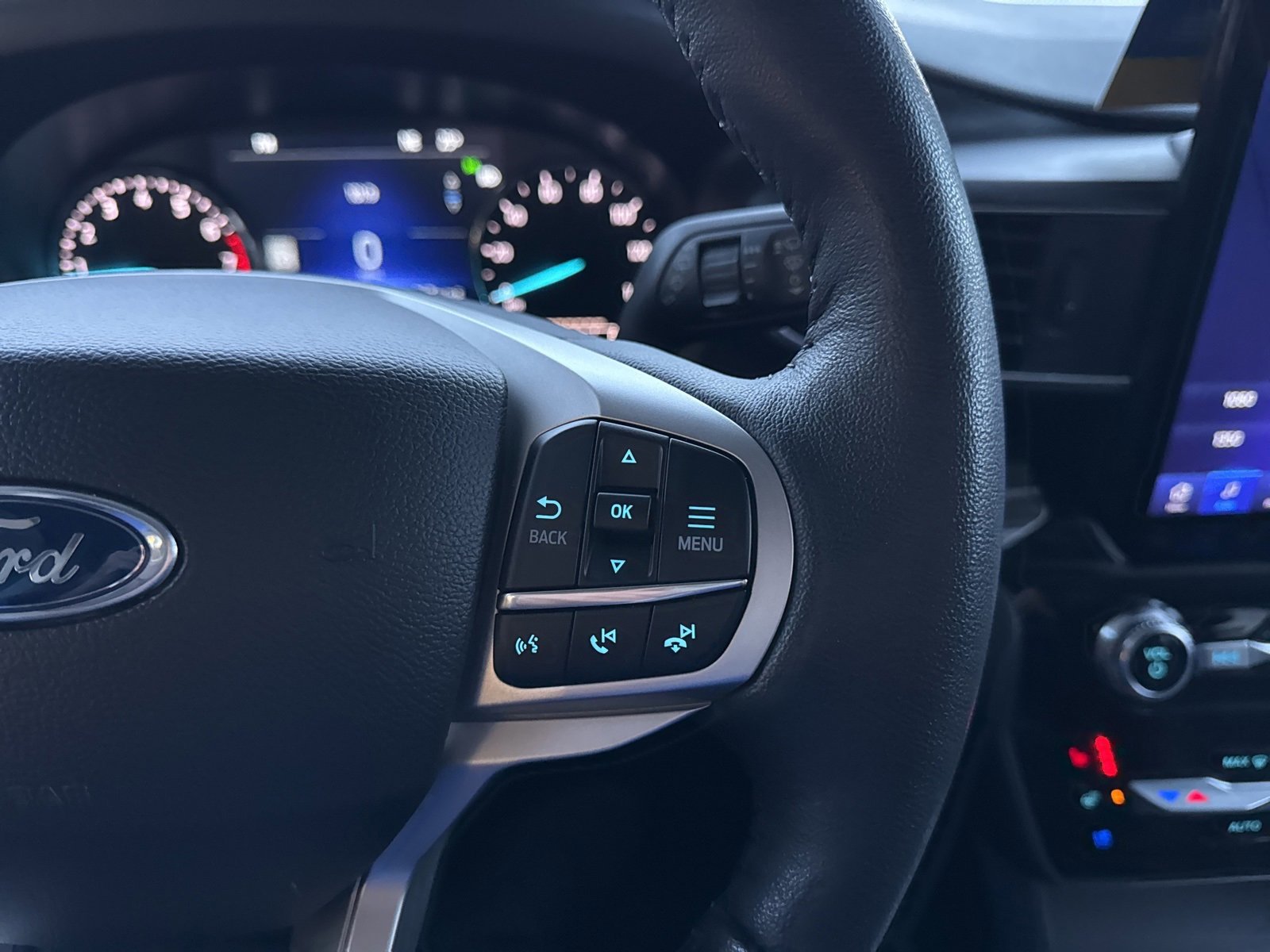 Certified 2024 Ford Explorer Limited w/ Limited Technology Package image 33