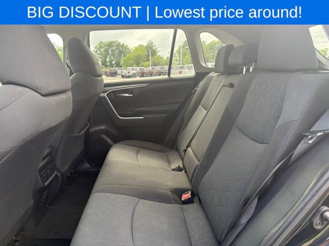 Used 2019 Toyota RAV4 XLE w/ Carpet Mat Package AWD/4WD image 16