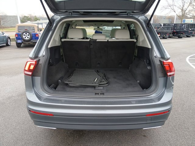 Used 2019 Volkswagen Tiguan SE w/ Panoramic Sunroof Package AWD/4WD image 24