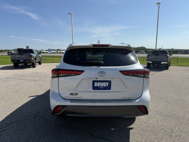 Used 2022 Toyota Highlander Limited AWD/4WD image 8