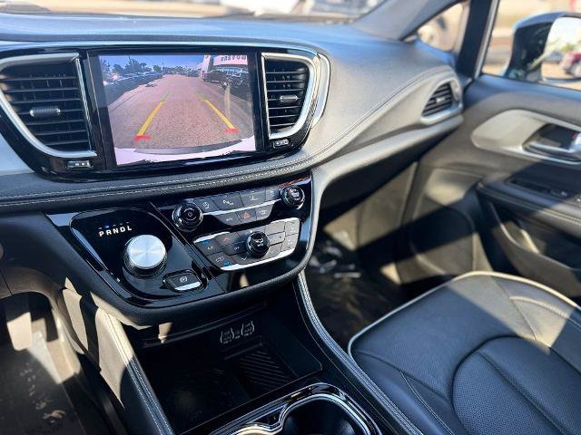 Used 2025 Chrysler Pacifica Limited FWD image 19