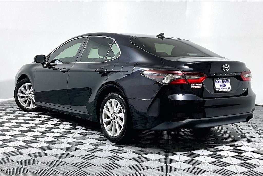 Used 2023 Toyota Camry LE FWD image 11