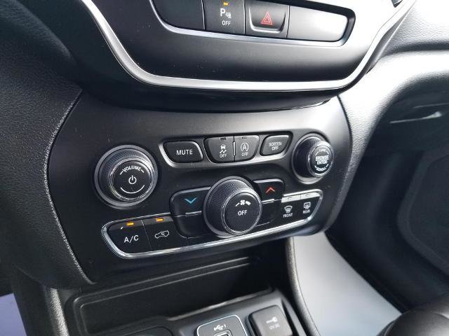 Used 2020 Jeep Cherokee Latitude Plus image 21