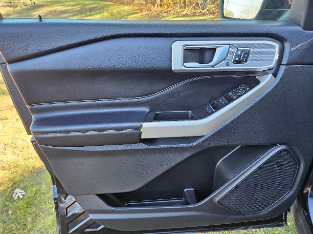 Certified 2021 Ford Explorer Limited w/ Equipment Group 301A image 17