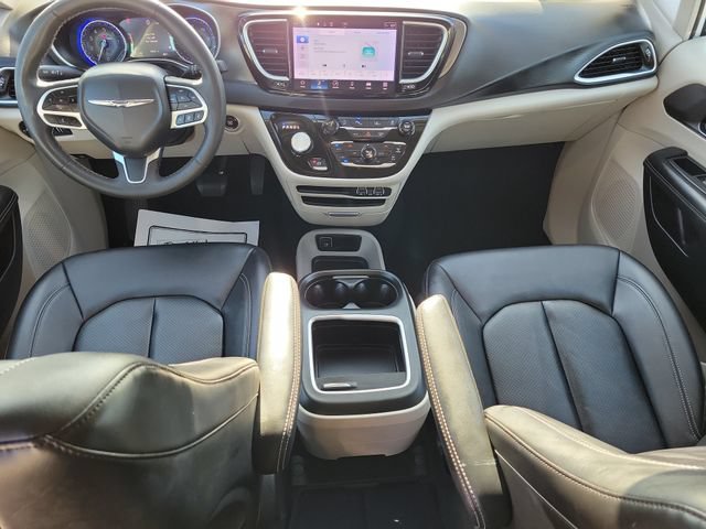 Used 2024 Chrysler Pacifica Touring-L FWD image 12