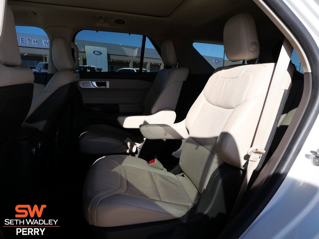 Certified 2020 Ford Explorer Platinum w/ Premium Technology Package image 15