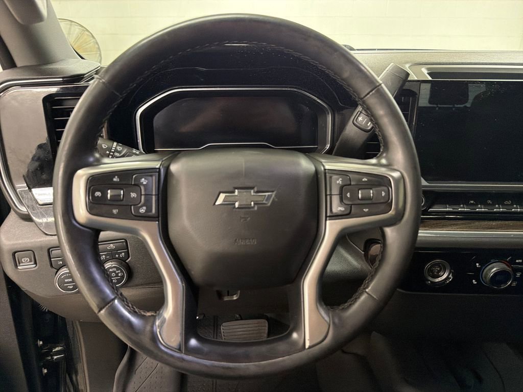 Used 2023 Chevrolet Silverado 1500 RST w/ Redline Edition AWD/4WD image 18