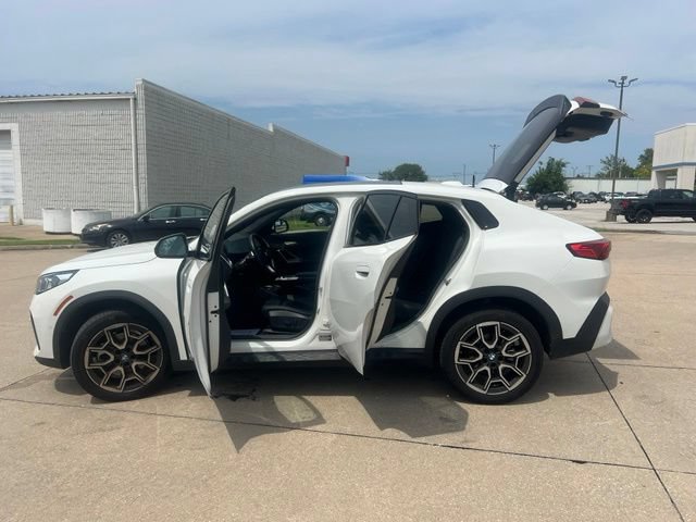 Used 2026 BMW X2 xDrive28i AWD/4WD image 11