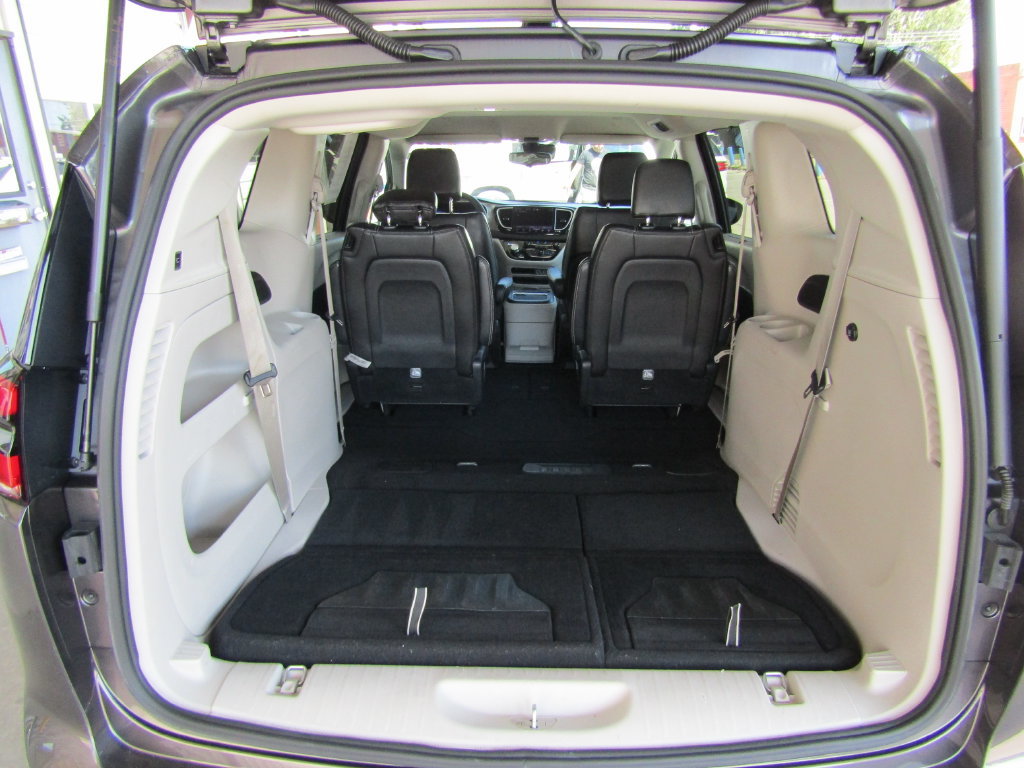 Used 2023 Chrysler Pacifica Touring-L FWD image 35