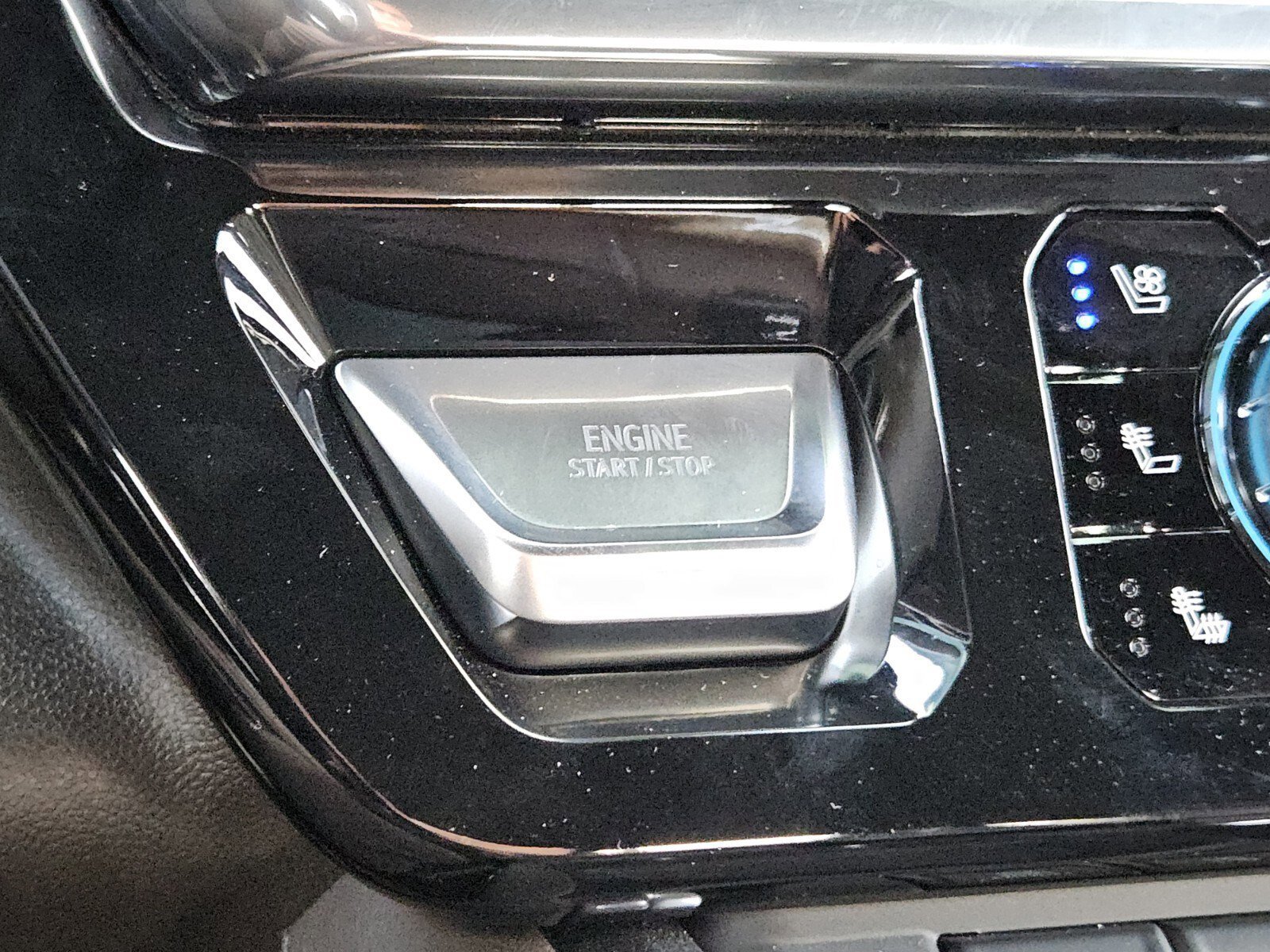 Used 2024 GMC Sierra 2500 Denali w/ Denali Reserve Package image 26