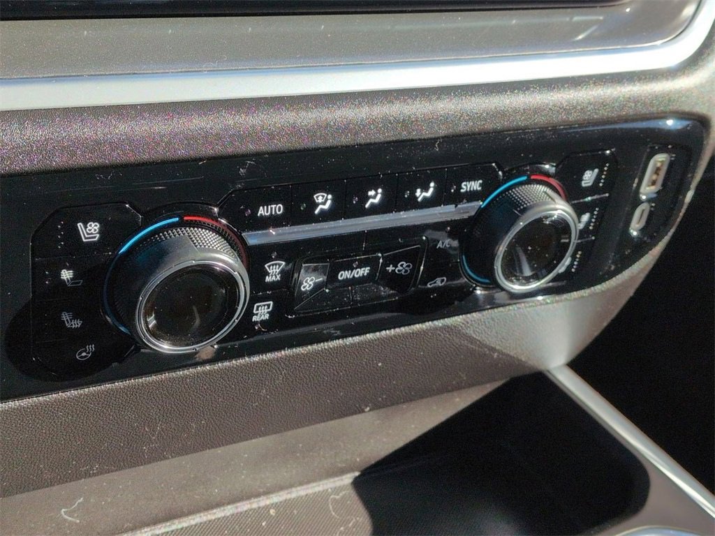 Used 2024 Chevrolet Silverado 1500 High Country w/ High Country Premium Package image 21