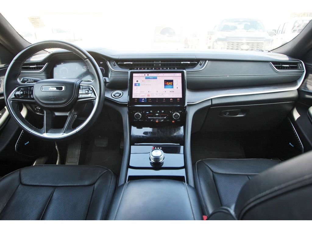 Used 2022 Jeep Grand Cherokee Overland image 12