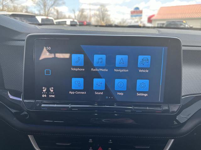 Used 2025 Volkswagen Atlas Cross Sport SEL Premium R-Line image 27