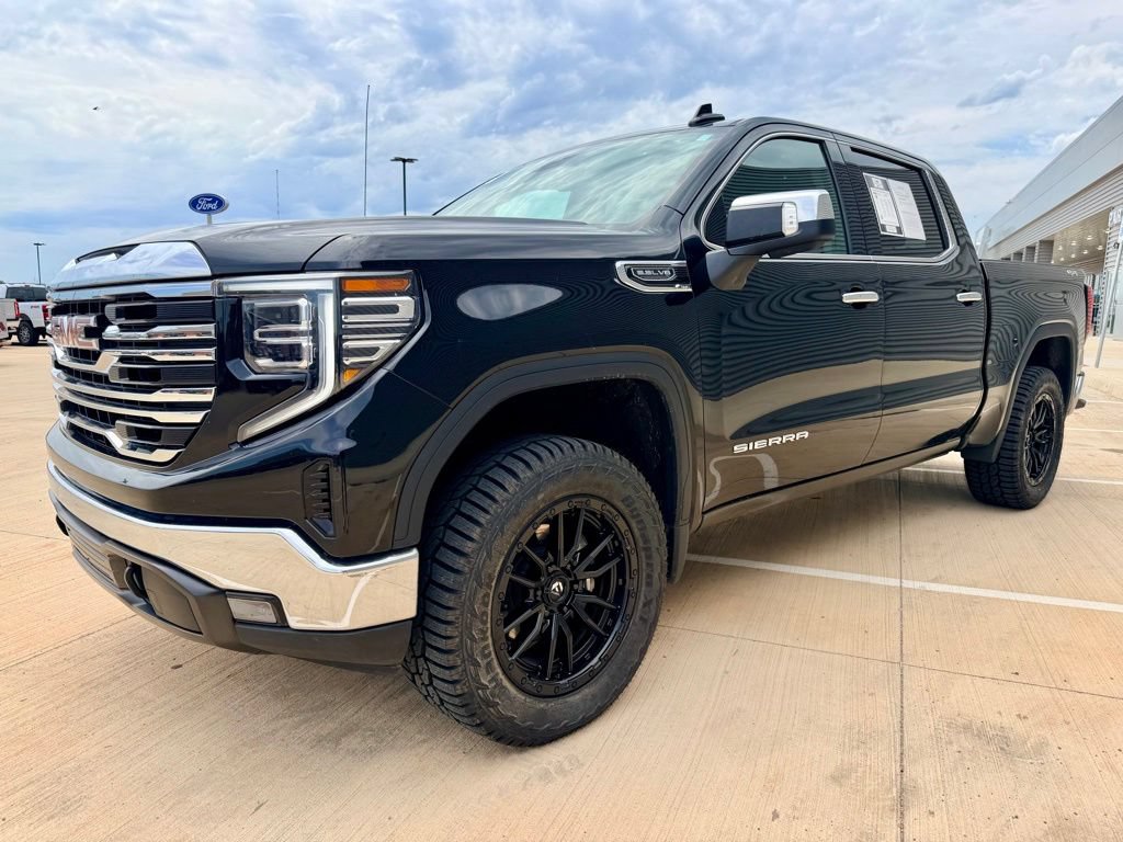 Used 2025 GMC Sierra 1500 SLT AWD/4WD image 6