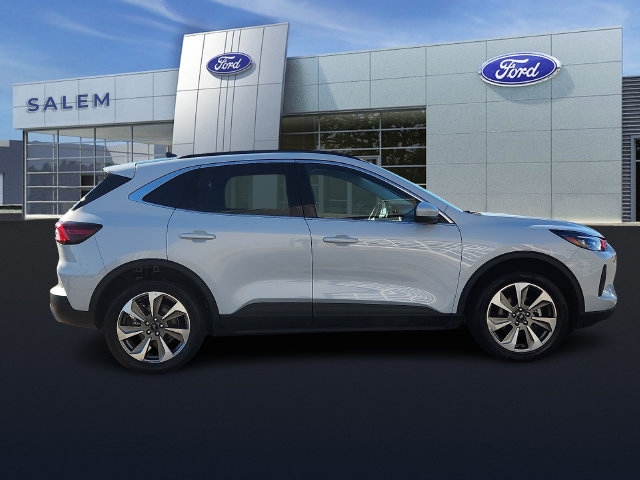 Certified 2025 Ford Escape Platinum AWD/4WD image 2