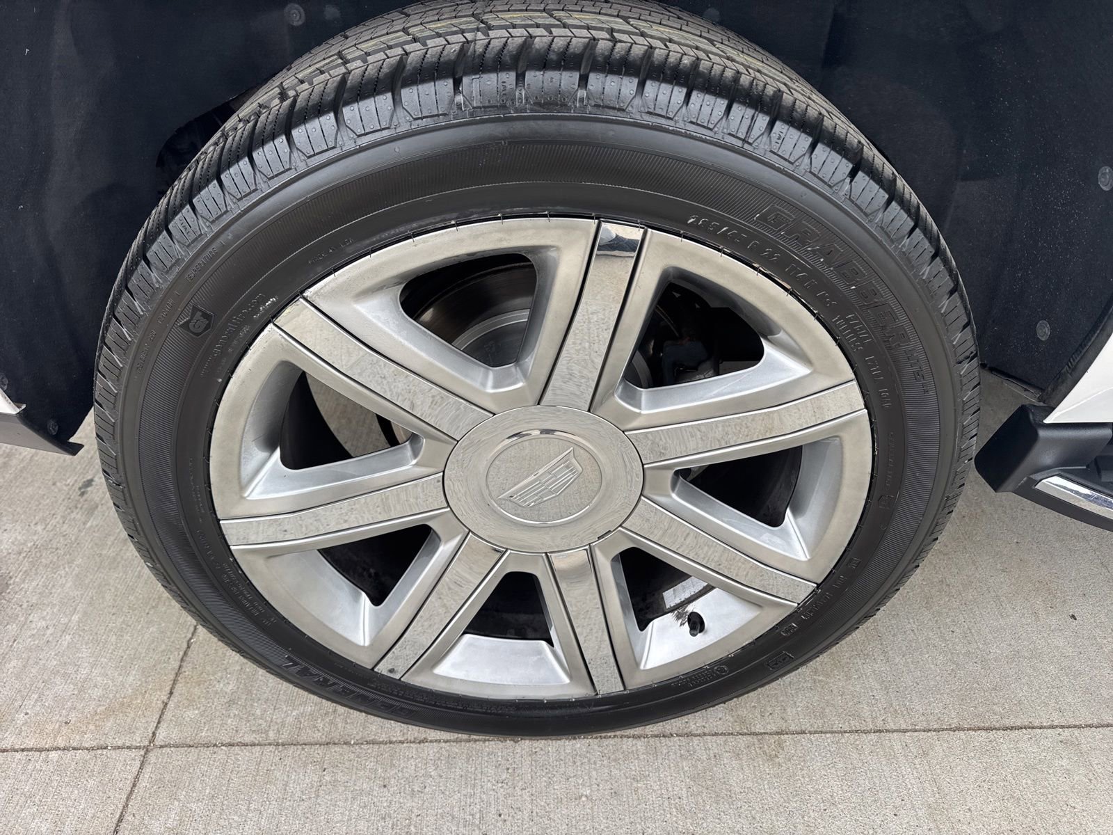 Used 2019 Cadillac Escalade Luxury AWD/4WD image 21