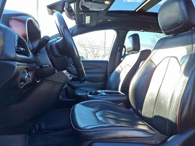 Used 2020 Chrysler Pacifica Limited image 16