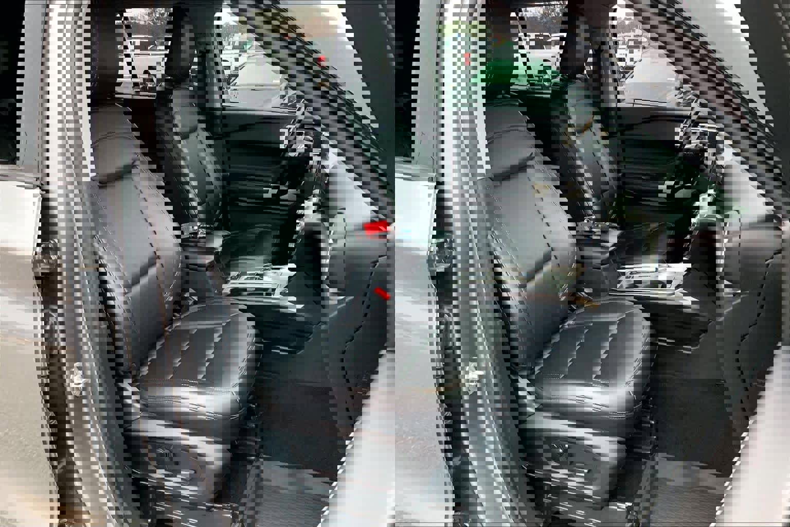 Certified 2022 Ford Explorer XLT w/ Equipment Group 202A image 8