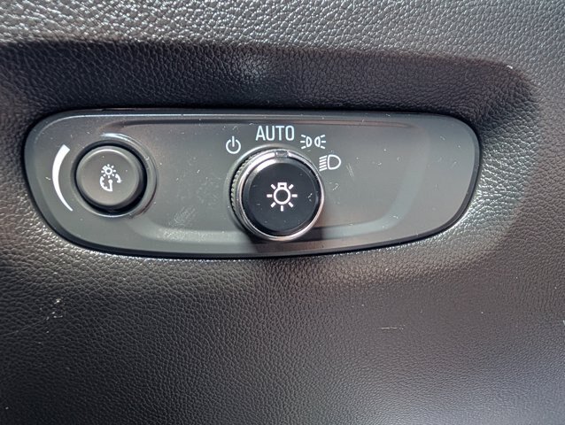 Used 2023 Chevrolet Traverse LT FWD image 23